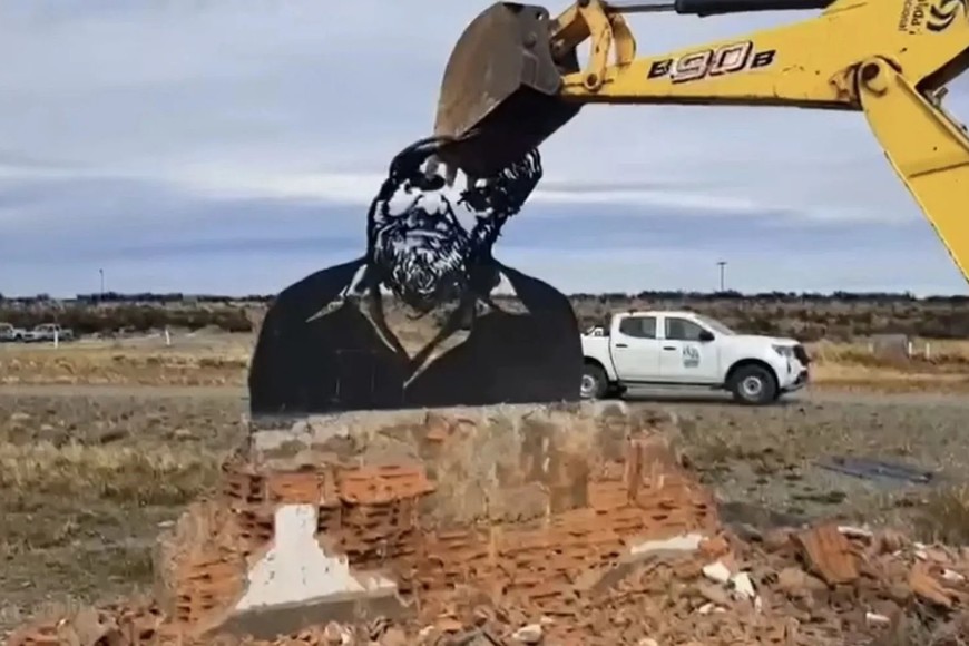 Sobre el derrumbe del monumento de Osvaldo Bayer...