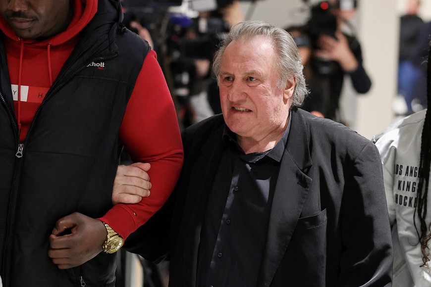 French actor Gerard Depardieu walks at the courthouse, as his trial over accusation of sexual assault of two women, which prosecutors say took place during the filming of "Les Volets Verts", continues in Paris, France, March 27, 2025. REUTERS/Gonzalo Fuentes