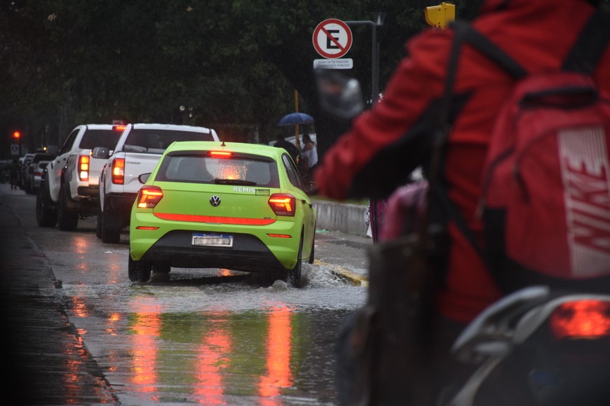 Muchos remiseros y taxistas se registraron como choferes de las apps.