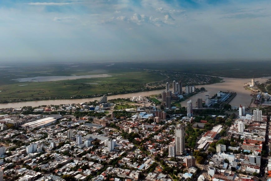 La ciudad de Santa Fe, la zona portuaria y el río. Foto: Fernando Nicola