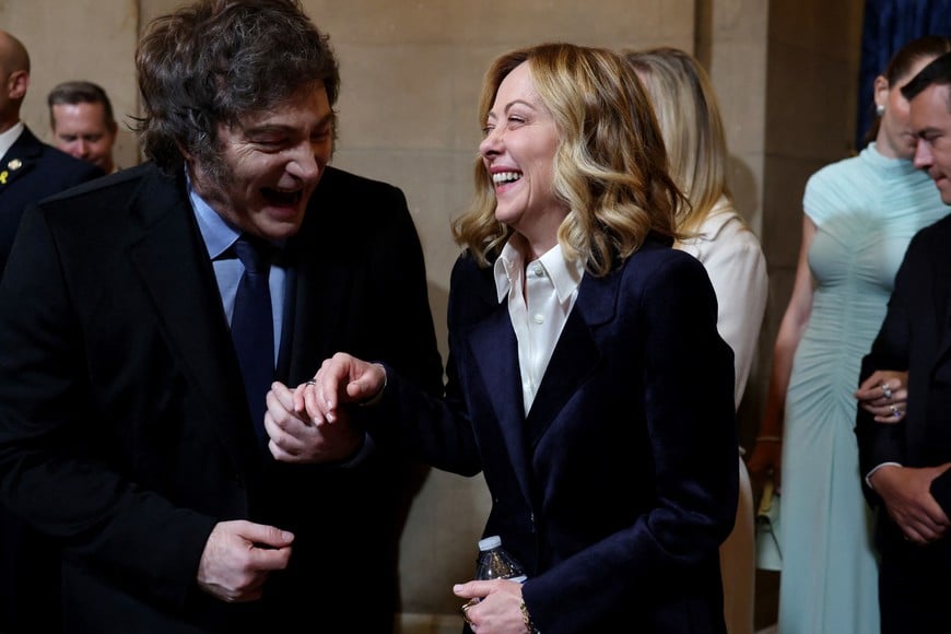 Italian Prime Minister Giorgia Meloni and Argentina's President Javier Milei laugh as they arrive for the Presidential Inauguration of Donald Trump at the Rotunda of the U.S. Capitol in Washington, U.S. January 20, 2025. REUTERS/Evelyn Hockstein