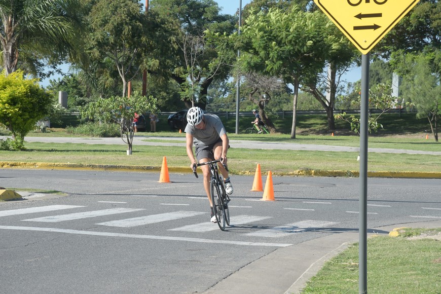 La intensidad de los atletas en suelo y agua santafesinos. Crédito: Flavio Raina