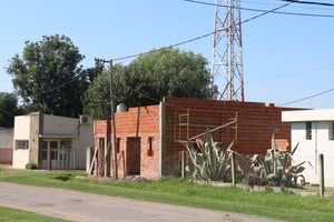 “Agradecemos esta política pública del POU al gobernador Maximiliano Pullaro y el ministro Lisandro Enrico, y todo su equipo, por este aporte y por responder a nuestras necesidades", finalizó Santoro.