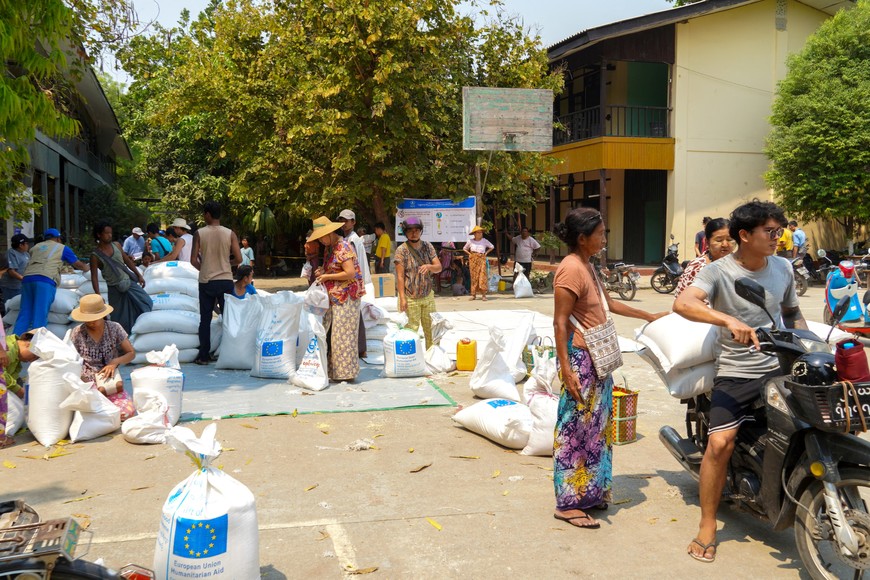 Local residents receive relief supplies inside the compound of Sagaing Hospital, following a strong earthquake near its epicenter, in Sagaing, Myanmar, April 2, 2025. REUTERS/Stringer