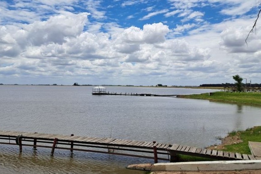 El balneario de Villa Cañás, ideal para actividades acuáticas.