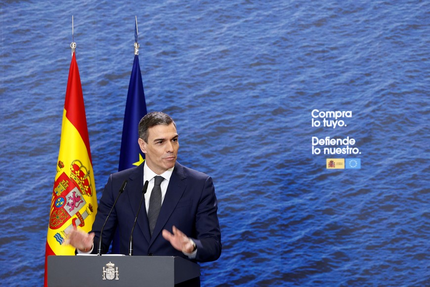 Spain's Prime Minister Pedro Sanchez speaks on the day he announces a plan to support companies, unions and farmers affected by U.S. tariffs, at Moncloa Palace in Madrid, Spain, April 3, 2025. REUTERS/Juan Medina