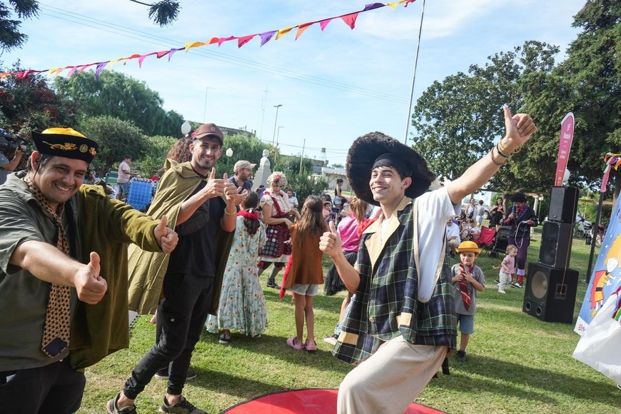 La propuesta artística y de participación ciudadana combina la tradición teatral argentina, el circo contemporáneo y el arte popular de todos los tiempos.