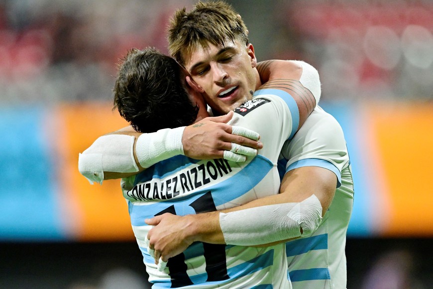 Rugby Union - HSBC Sevens - Argentina v South Africa - Men's Cup Final - Vancouver - BC Place, Vancouver, Canada - February 23, 2025
Argentina's Luciano Gonzalez celebrates with teammates after winning the Final REUTERS/Jennifer Gauthier