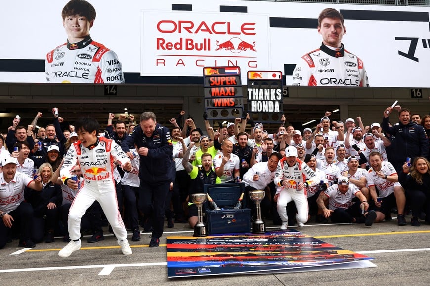 Formula One F1 - Japanese Grand Prix - Suzuka Circuit, Suzuka, Japan - April 6, 2025
Red Bull's Max Verstappen celebrates with Yuki Tsnodada, team principal Christian Horner and other team members after winning the Japanese Grand Prix REUTERS/Issei Kato