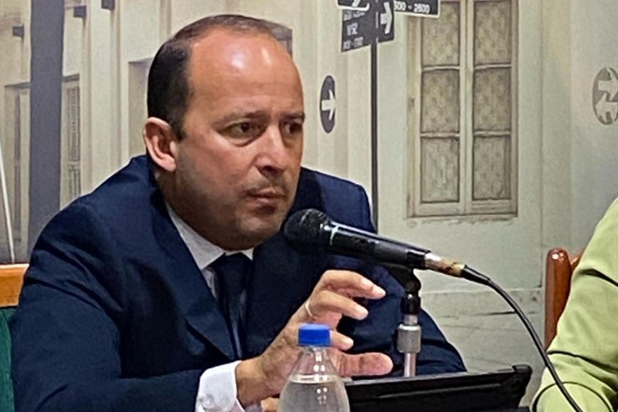 Cuesta insiste en que "hoy, ser intendente en Santa Fe no es remar solo. Hay un gobierno provincial que está presente, que no te suelta la mano y que entiende que el desarrollo es con todos los municipios adentro."