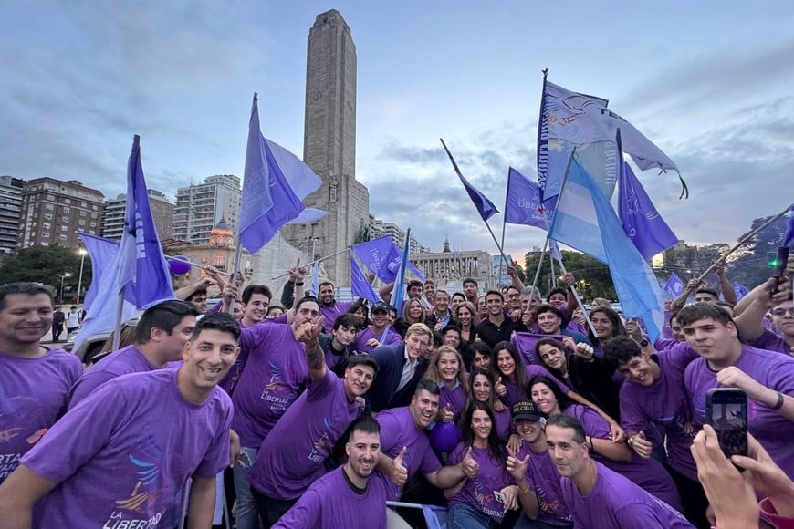 Los candidatos de Milei cerraron la campaña con una caravana de más de 100 autos