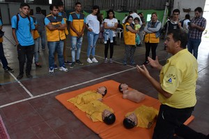 También se realizó un taller sobre Reanimación Cardiopulmonar. La foto es sólo ilustrativa. Crédito: Guillermo Di Salvatore