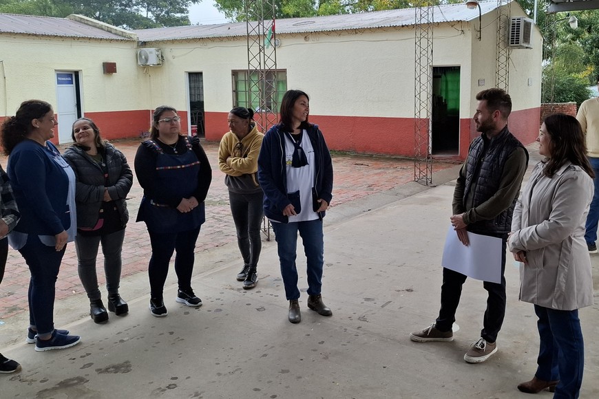 La entrega fue encabezada por el senador Oscar Dolzani y la intendente Ana Maribel González.