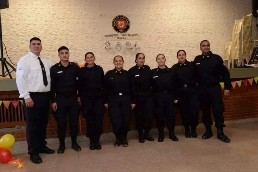 El cuerpo activo fundador de los Bomberos de Maciel, que tuvieron su bautismo de fuego en agosto de 2024.