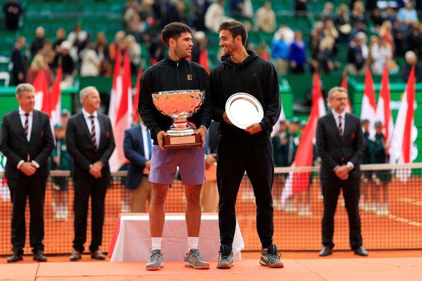Tennis - ATP Masters 1000 - Monte Carlo Masters - Monte Carlo Country Club, Roquebrune-Cap-Martin, France - April 13, 2025
Spain's Carlos Alcaraz celebrates with the trophy after winning the Monte Carlo Masters with runner-up Italy's Lorenzo Musetti REUTERS/Manon Cruz