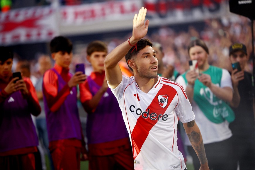Soccer Football - International Friendly - River Plate v Mexico - Estadio Mas Monumental, Buenos Aires, Argentina - January 21, 2025
River Plate's Gonzalo Montiel, during the new 2025 signings presentation before the match REUTERS/Agustin Marcarian