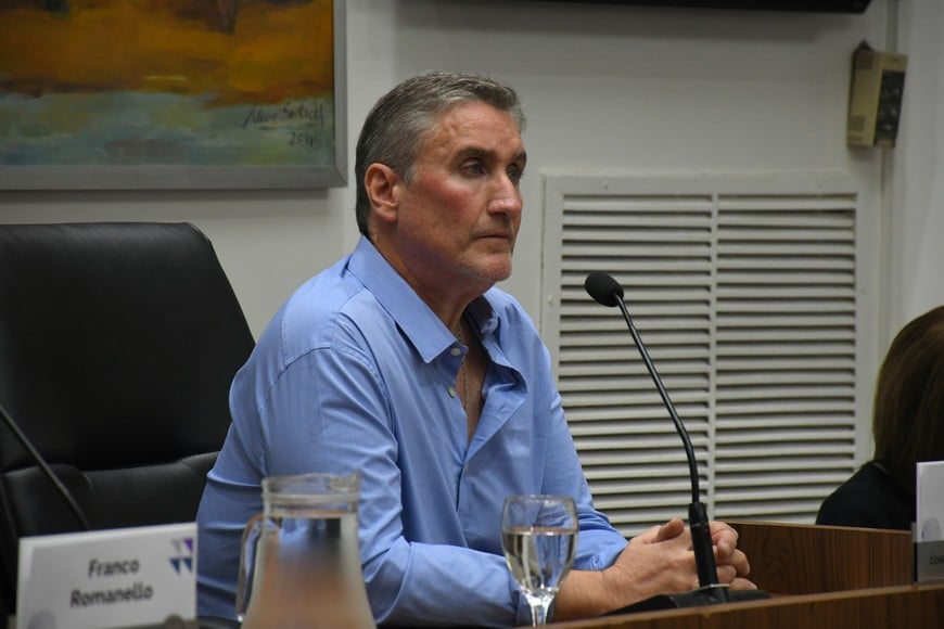 Alejandro Ferreyra, durante un foro sobre Seguridad Vial en el Concejo Municipal. Crédito: Manuel Fabatía.