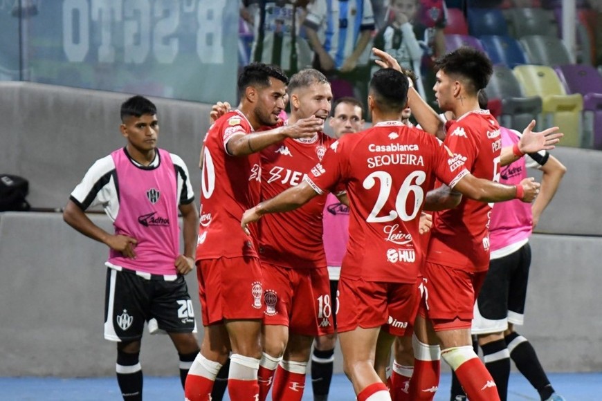 El Globo sigue firme como uno de los clasificados a los playoffs. Crédito: Prensa Huracán