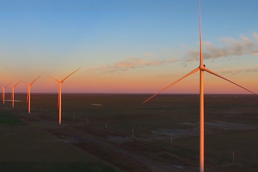 El parque demandó una inversión de más de 250 millones de dólares, y aporta 155 MW de energía renovable al sistema nacional.