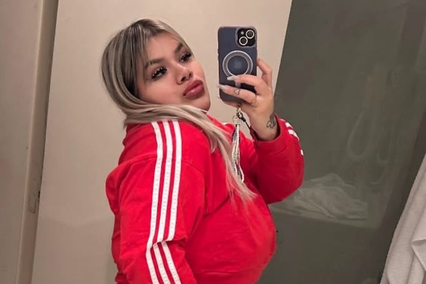 Desde el primer momento, la joven mostró su malestar ante la presencia del periodista.