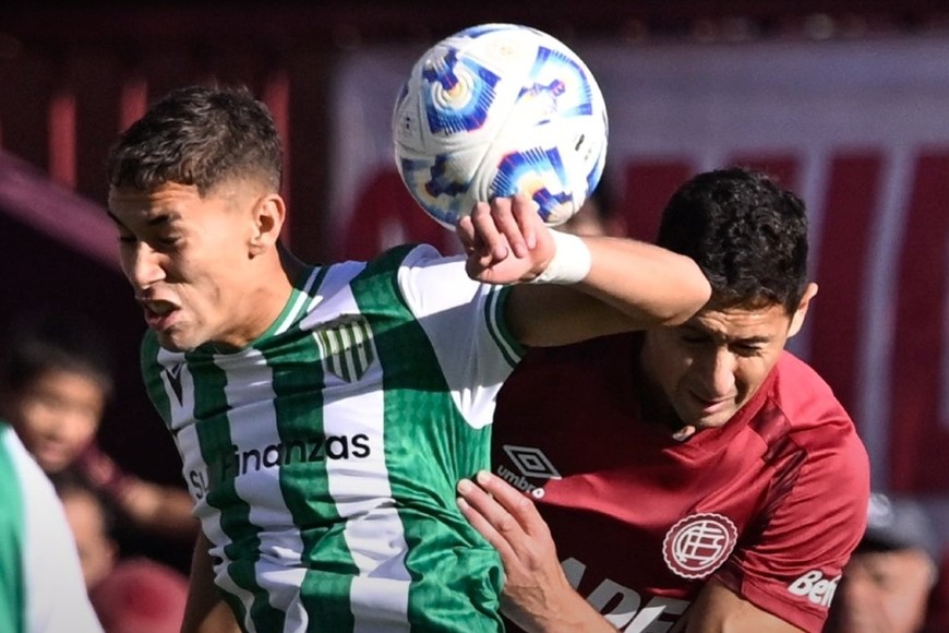 Ajustado empate con muchos amonestados de ambos lados.