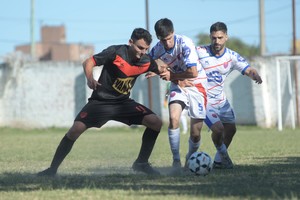Discreto. Así fue el trámite del partido que disputaron Newell´s y Vecinal Gálvez. Crédito: Luis Cetraro