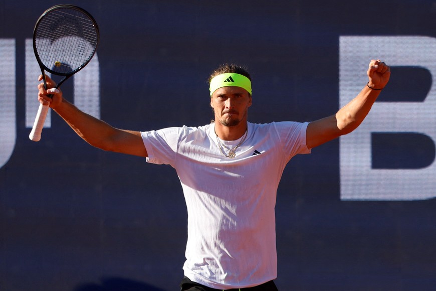 Tennis - ATP 500 - Munich Open - MTTC Iphitos, Munich, Germany - April 19, 2025
Germany's Alexander Zverev celebrates winning his semi final match against Hungary's Fabian Marozsan REUTERS/Michaela Stache