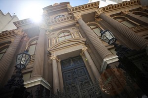 La acumulación de reservas sigue siendo una prioridad en la visión de los economistas.  Foto: REUTERS / Agustin Marcarian.