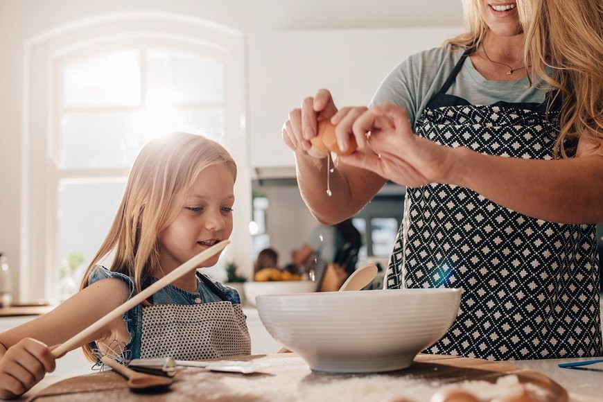 "La actividad nos permitió explorar los ingredientes, demostrar habilidades usando las manos para crear trufas personalizadas, de diferentes tamaños, para pasarlas por coco rallado, grageas de colores".