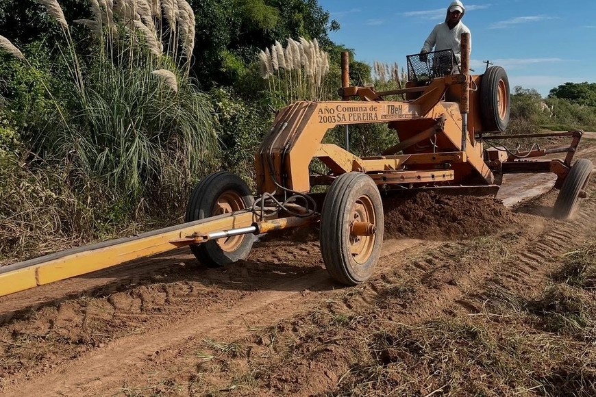 Luego de las últimas lluvias, mejoran caminos rurales en Sa Pereira