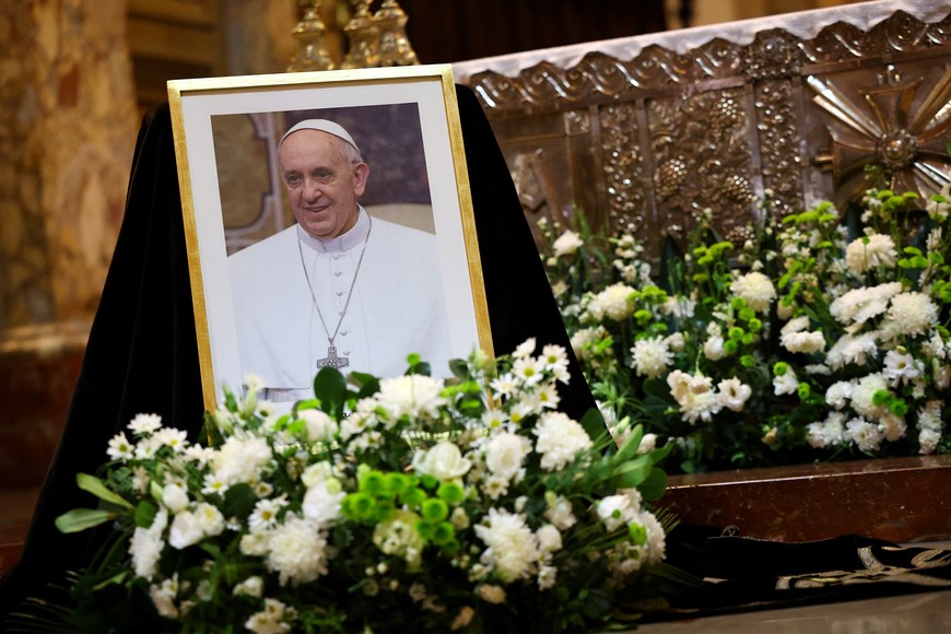 A picture of Pope Francis is displayed inside Buenos Aires' Metropolitan Cathedral during a Mass, after his death was announced by the Vatican, in Buenos Aires, Argentina, April 21, 2025. REUTERS/Agustin Marcarian