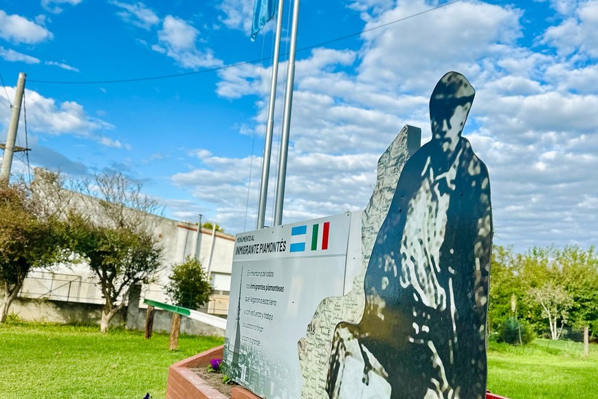 La iniciativa, impulsada por la propia biblioteca, refuerza su rol como custodio de la memoria colectiva y transmisora del legado histórico del pueblo.