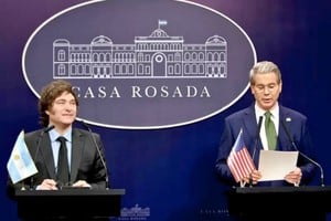 Milei y Bessent compartiendo una conferencia de prensa en Casa Rosada.