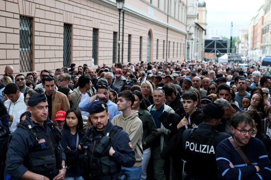 People queue to enter the Vatican, as Pope Francis lies in state in St. Peter's Basilica, as seen from Rome, Italy April 23, 2025. REUTERS/Mohammed Salem