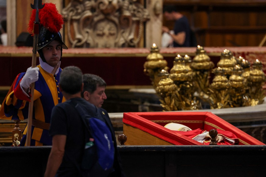 Pope Francis lies in state in St. Peter's Basilica, at the Vatican, April 23, 2025. REUTERS/Claudia Greco