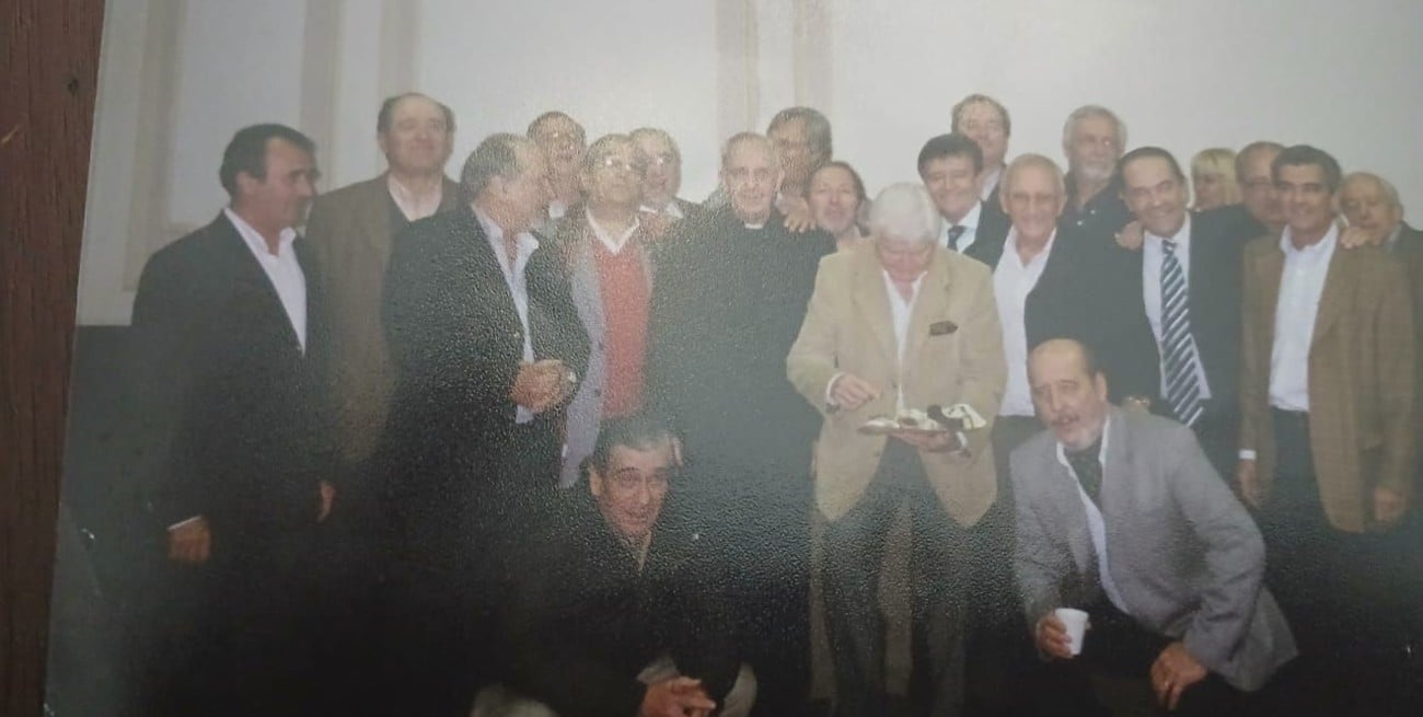 La promoción '65 se reunió con Jorge Bergoglio en Buenos Aires, en 2010. Crédito: Gentileza JM Candioti