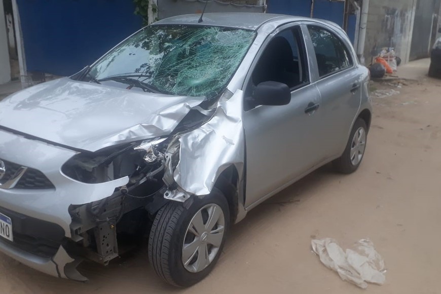 Así quedó el Nissan March que embistió a Luciano Nicola y le provocó la muerte.