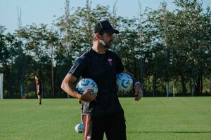 El flamante entrenador de Colón ya trabaja a pleno.