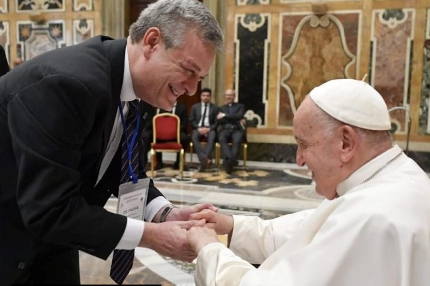 El rector de la UCSF estuvo unos momentos cara a cara con el Papa Francisco.