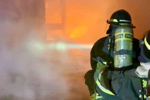 Impactante incendio en una vivienda de Rafaela: pérdidas materiales totales en el garaje y depósito