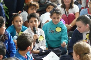 El clima escolar y las horas de clases son algunos de los factores que inciden en el rendimiento.