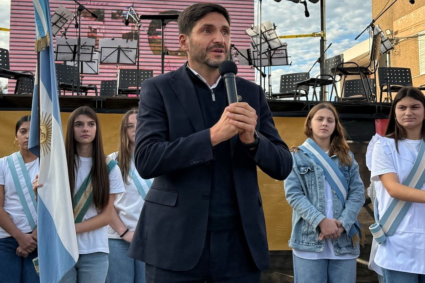 Sinfonía Rodante, dirigido por Juan Barbero y con la asistencia de Juan Candioti, presentó una camerata de quince jóvenes músicos que interpretaron obras del repertorio clásico universal, popular y folclórico.