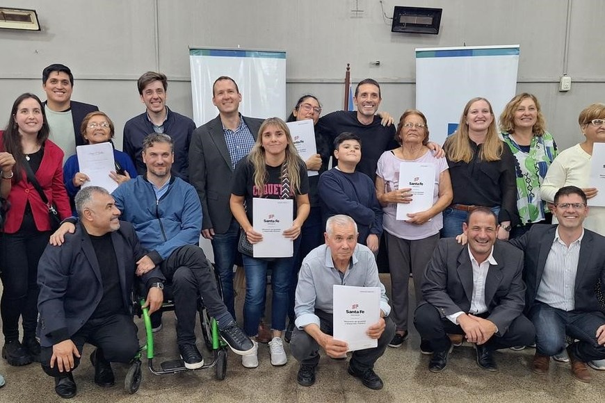 “Hoy estas familias pueden tener la tranquilidad de que lo que construyeron ladrillo a ladrillo, con tanto esfuerzo, les pertenece legalmente”, expresó Tejeda.