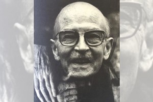 Primer plano de Georges Ribemont-Dessaignes, iniciador del movimiento que se conocerá universalmente como "dadaísmo". Fotomontaje de A. Villers.