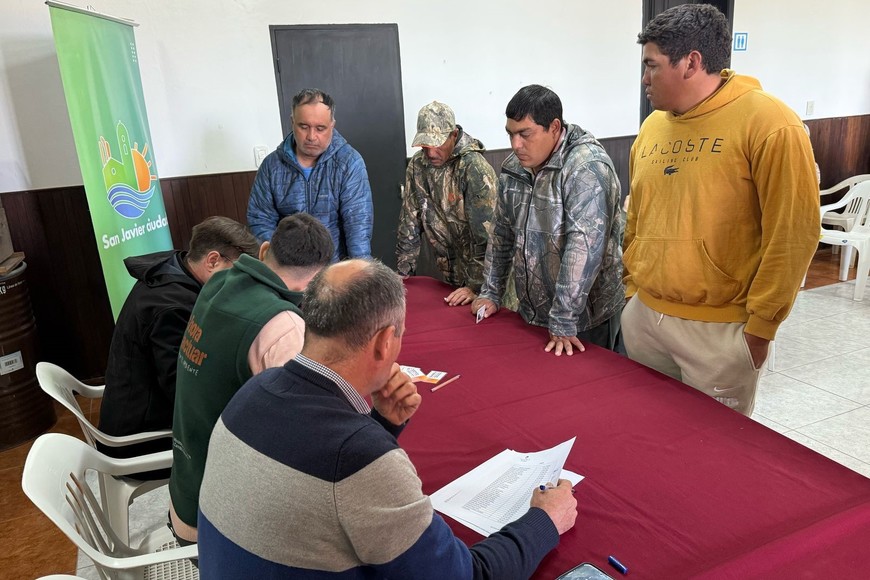 Entregaron credenciales a baqueanos guías en San Javier para la temporada 2025