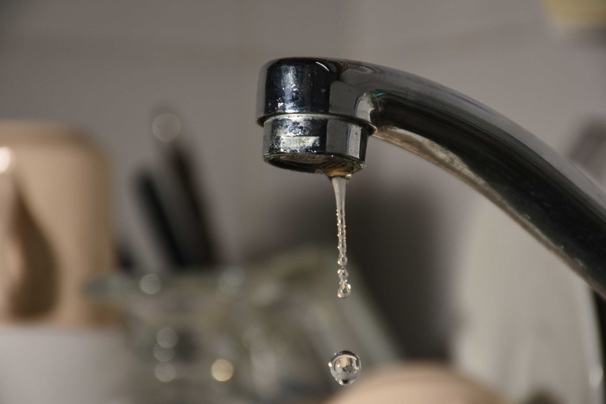 Desde el inicio de semana, usuarios se quejan por un supuesto sabor en el agua.