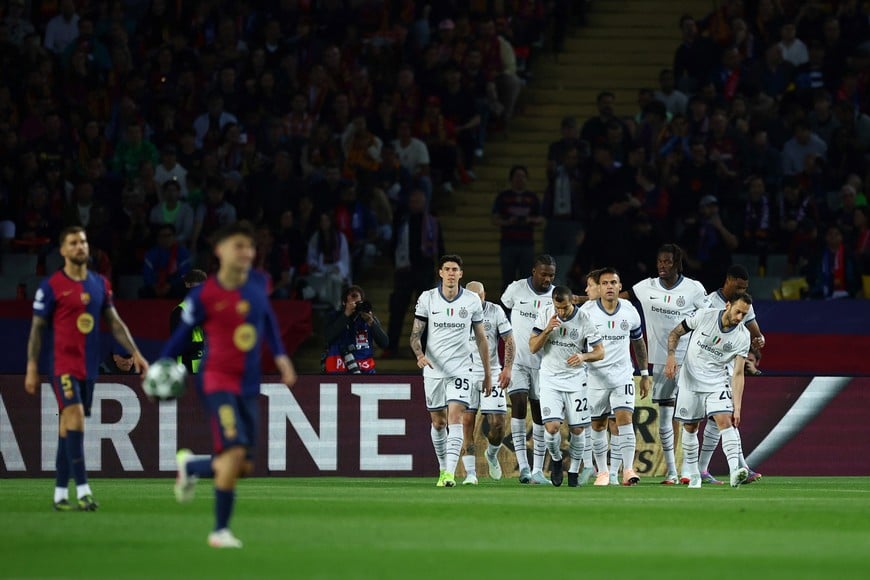 Soccer Football - Champions League - Semi Final - First Leg - FC Barcelona v Inter Milan - Estadi Olimpic Lluis Companys, Barcelona, Spain - April 30, 2025
Inter Milan's Marcus Thuram celebrates scoring their first goal with teammates REUTERS/Albert Gea
