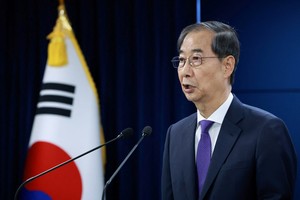 South Korea's acting President Han Duck-soo speaks during a press conference in Seoul, South Korea May 1, 2025.   Yonhap/via REUTERS   THIS IMAGE HAS BEEN SUPPLIED BY A THIRD PARTY. NO RESALES. NO ARCHIVES. SOUTH KOREA OUT. NO COMMERCIAL OR EDITORIAL SALES IN SOUTH KOREA.