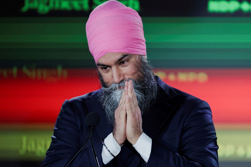 New Democratic Party (NDP) leader Jagmeet Singh gestures at his election night headquarters in Burnaby, British Columbia, Canada April 28, 2025.  REUTERS/Chris Helgren     TPX IMAGES OF THE DAY