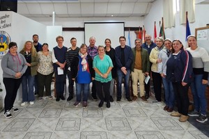 El monto total asignado asciende a la suma de $18.558.288,00, destinado a fortalecer el desarrollo educativo y de infraestructura de escuelas y entidades educativas locales.